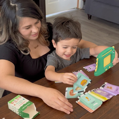 Familia usando
  DinoAprendo